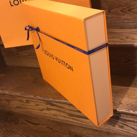 Louis Vuitton Neverfull Box and shopping bag - Picture 5 of 6